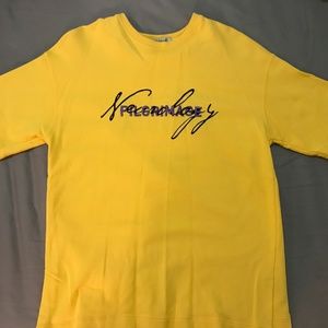 Oversize yellow sweatshirt